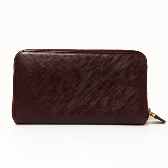 Salvatorte Ferragamo Double Gancio Oxblood Wallet - Picture 7 of 8